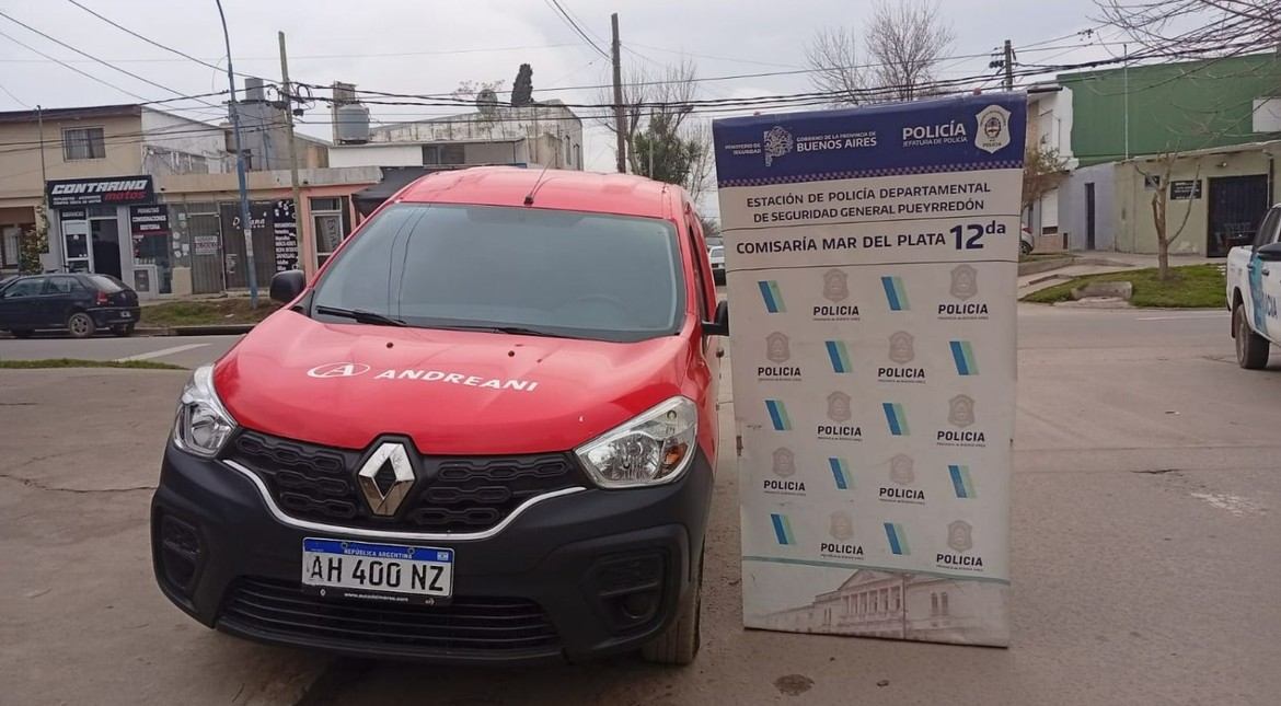 Robaron a mano armada una camioneta de correo privado