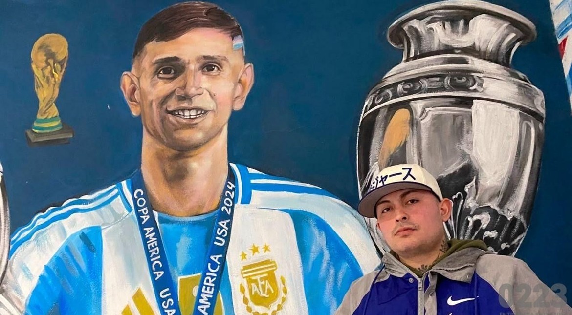 Le pintó un mural al "Dibu" Martínez en su barbería y sueña con hacerle un "buen corte de barrio"