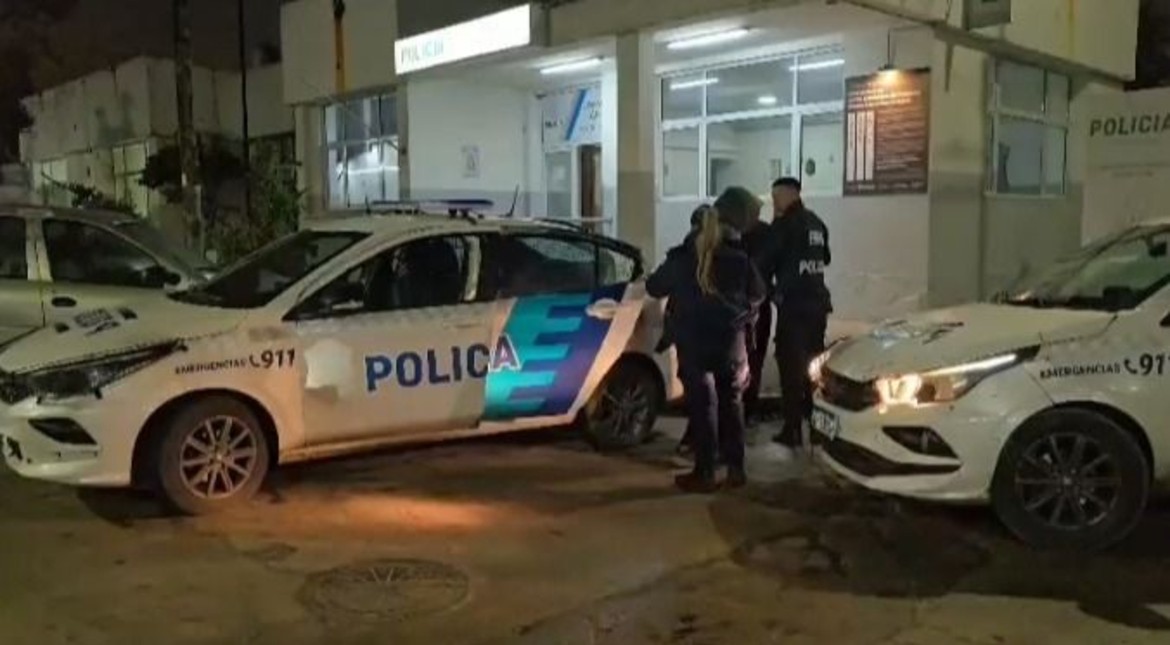 Rompieron la vidriera de una zapatería y los detuvieron cuando querían vender el botín