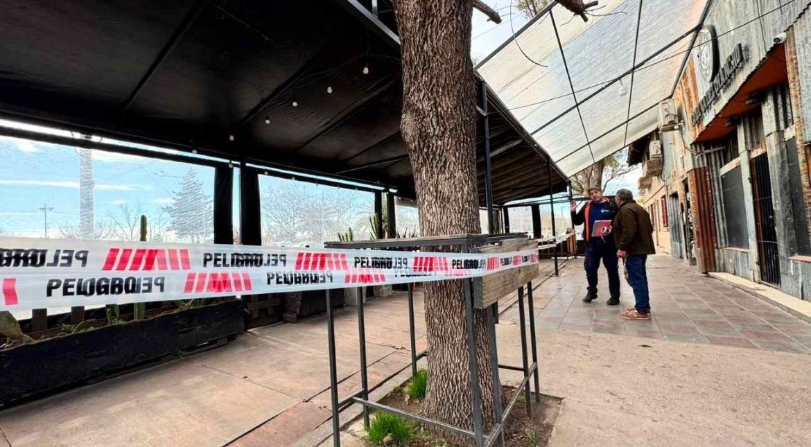 Clausuran un local gastronómico: deck sin permiso e irregularidades