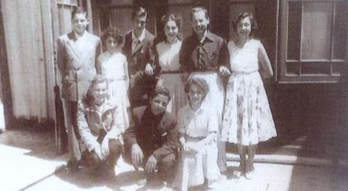 Un docente, un ciclo que marcó generaciones y un monumento conmovedor: ¿Te acordás del Tío Enrique?