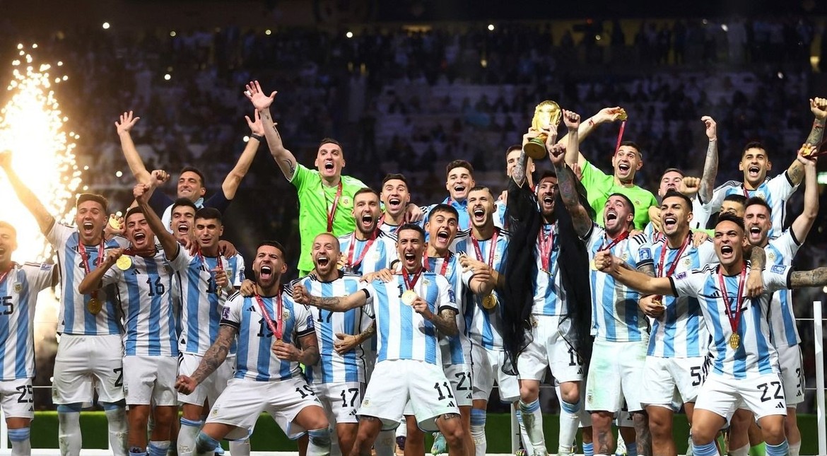 Un campeón del mundo puede mudarse a Manchester: la estrella de la Selección Argentina que puede recalar en la Premier League