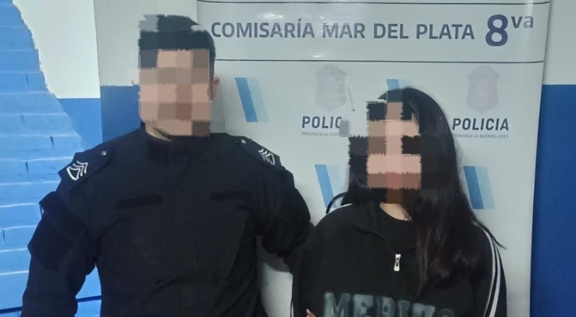 Agredió a la pareja, provocó daños y la detuvieron