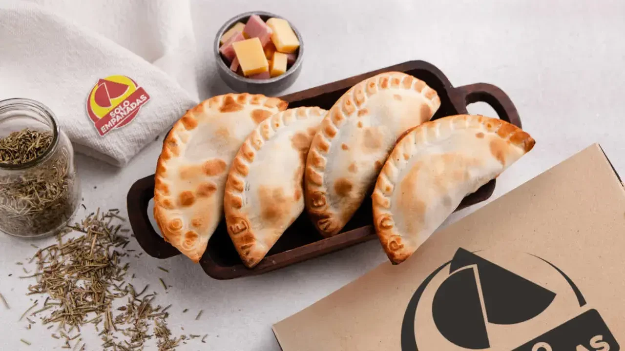 Famosa empresa de empanadas en crisis: 230 cheques rechazados y deudas millonarias