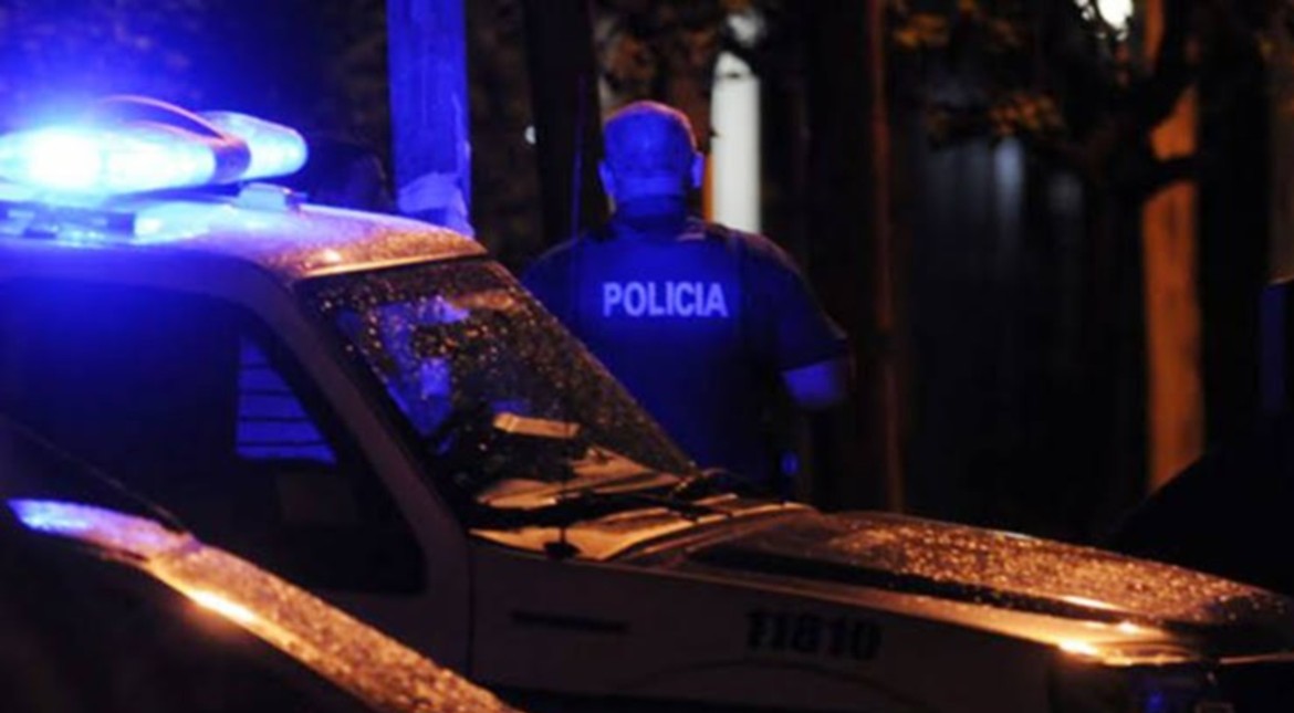 Violento asalto a un conocido matrimonio: lo metieron en la bañera y lo amenazaron para saber dónde guardaba la plata