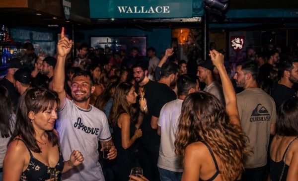 Wallace prepara una fiesta que ni Okupas se perdería