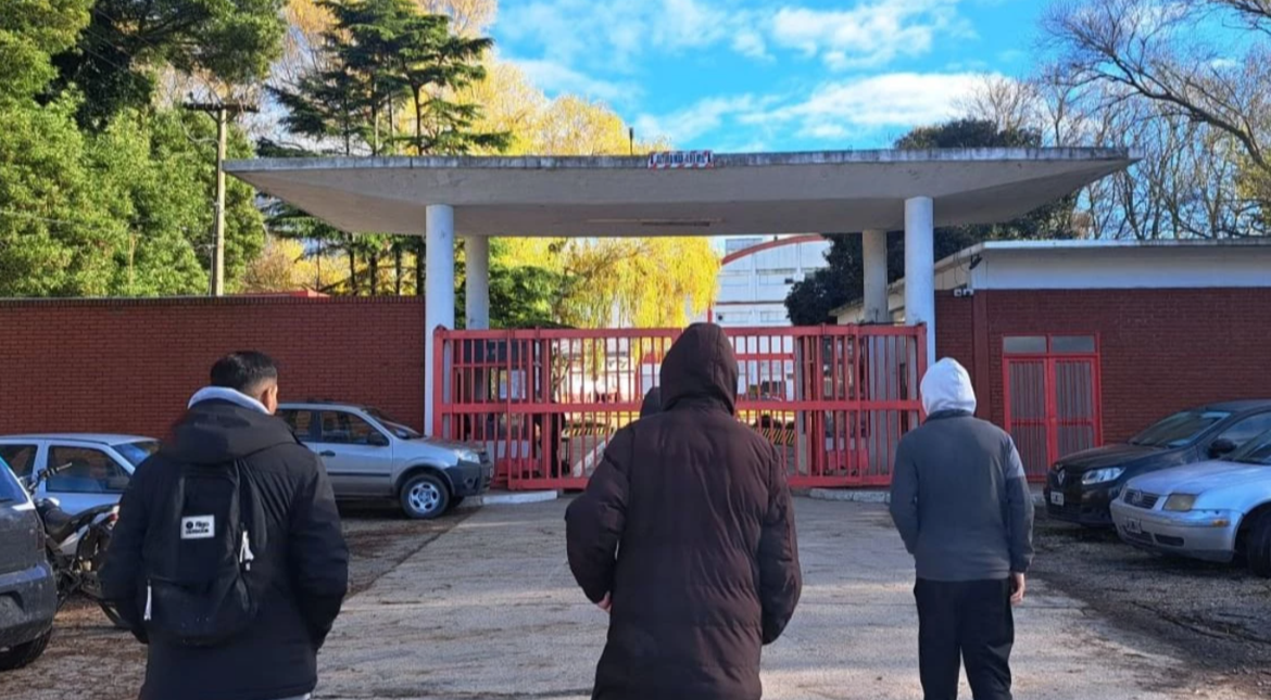 Treinta trabajadores quedaron en la calle tras el cierre del frigorífico ex Sadowa: "Es el sustento de nuestras familias"