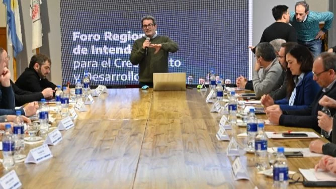 Una de las exposiciones durante el nuevo encuentro del foro de municipios bonaerenses.
