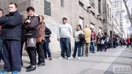 Ante las quejas, el Municipio ampliaría los puntos y horarios para canjear la Sube