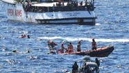 El dramático video de refugiados que nadan en el Mediterráneo para salvar su vida