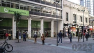 Todas las víctimas salieron del banco ubicado en peatonal y Córdoba.