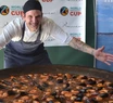 Un miramarense quiere representar al país en el Mundial de Paella