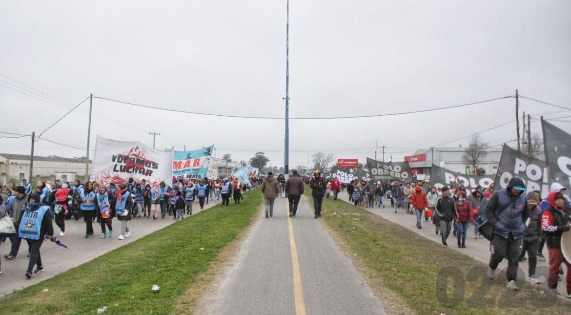 Cortes en la Ruta 2 y en el centro: organizaciones sociales se movilizan en Mar del Plata