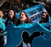 Luis Miguel llegó a Argentina y sus fans le dieron una colorida bienvenida con música y caravana