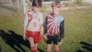 El Dibu y su hermano, durante su infancia en Mar del Plata.