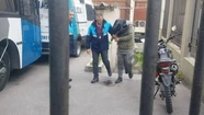 Tres de los policías siguen detenidos.