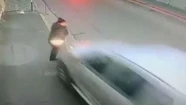 La mujer barría la vereda del hotel donde trabaja cuando fue embestida.