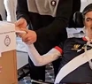 Video: Esteban Bullrich fue ovacionado al ir a votar