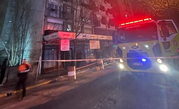 Pánico y tensión tras un incendio en el octavo piso de un edificio | 0223