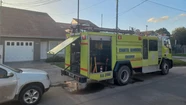Se incendió una vivienda en el Barrio Estrada: la dotación de Bomberos de Caisamar asistió al lugar