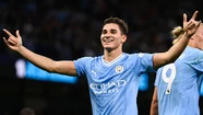Julián Álvarez le dio el triunfo al Manchester City que lidera la Premier