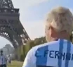 Los cinco amigos grabaron el video en París e imitaron el gol con una pelota imaginaria.