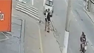 La fatal escena quedó registrada en una cámara de seguridad.