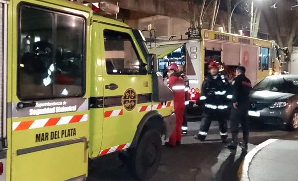 Tensión en pleno centro por un incendio en un edificio | 0223