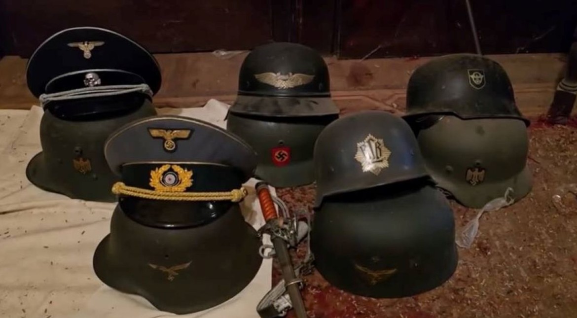 Insólito hallazgo: un hombre de 89 años pidió un médico a domicilio y le descubrieron un arsenal nazi