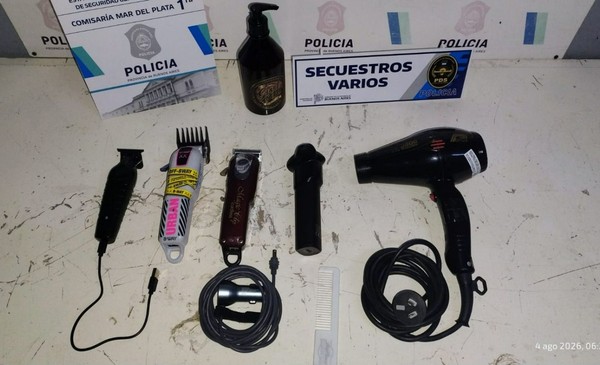 Ladrones de barbería atrapados en una casa fantasma