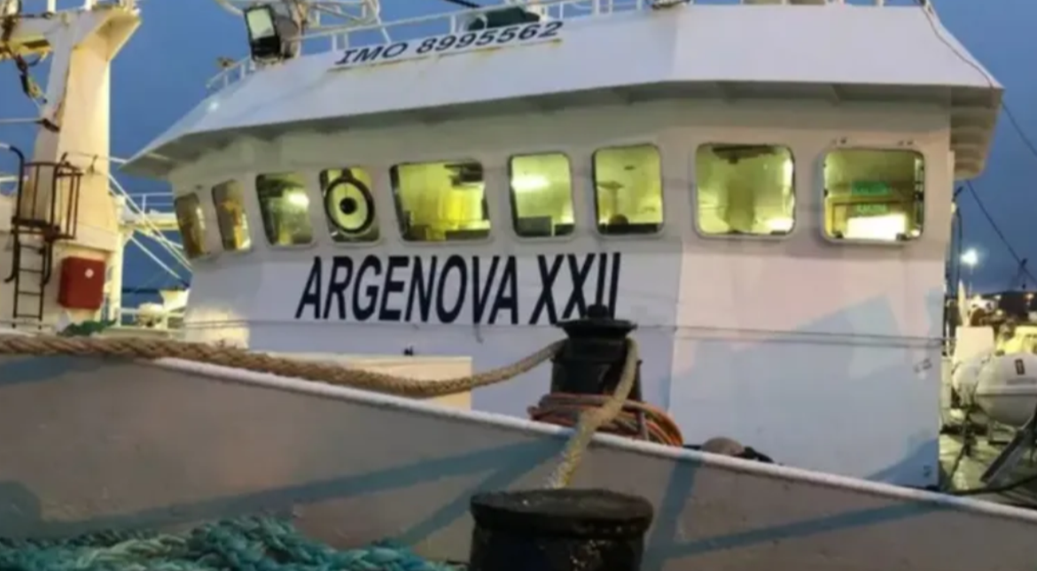Hallaron muerto a un marinero en el camarote de un buque pesquero