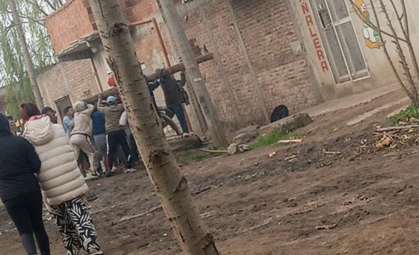 Vecinos cansados de los tiros tiraron abajo un búnker