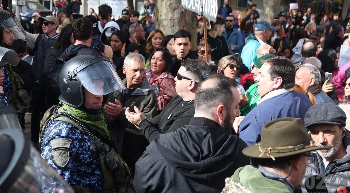 Marcha contra la inseguridad: manifestantes ingresaron a la Departamental y hubo incidentes con la Policía