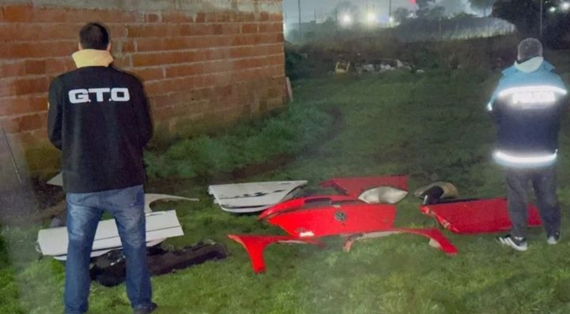 Investigaban una tentativa de estafa y encontraron piezas de un auto robado en Mar del Plata