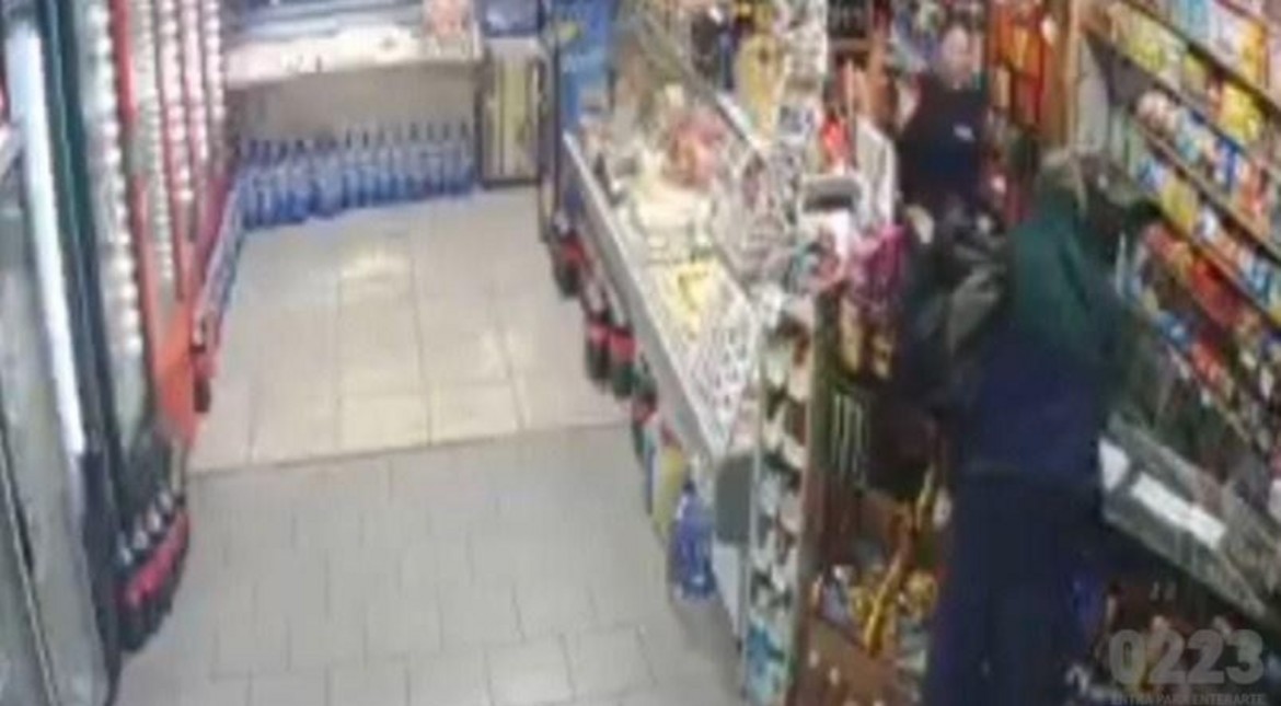 Video: asaltaron un almacén dos veces en 15 días y blindaron el comercio con rejas