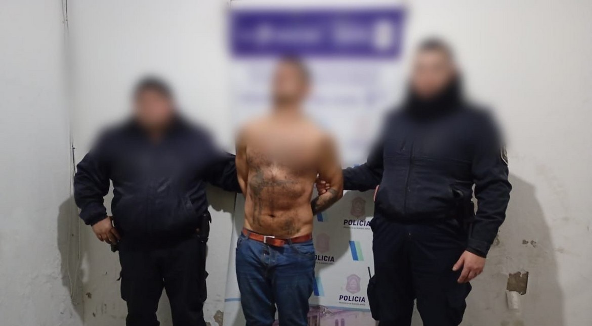 Se metió en una oficina, sonó la alarma y lo detuvo la policía