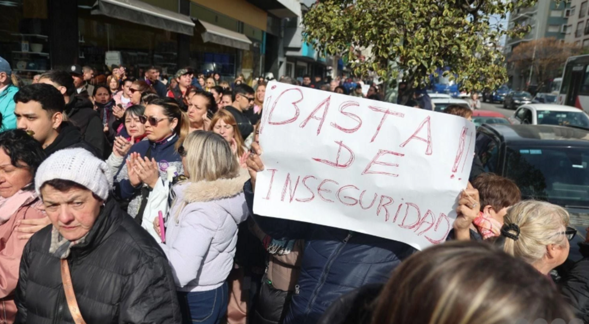 Cacerolazo por ola de robos: vecinos de Don Bosco y San Juan se autoconvocaron para visibilizar la inseguridad