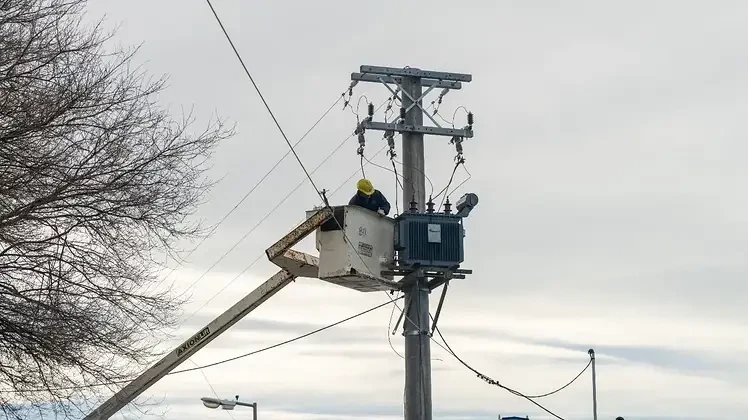 Los trabajos de mantenimiento forman parte de las tareas programadas para mejorar el funcionamiento de la red eléctrica.
