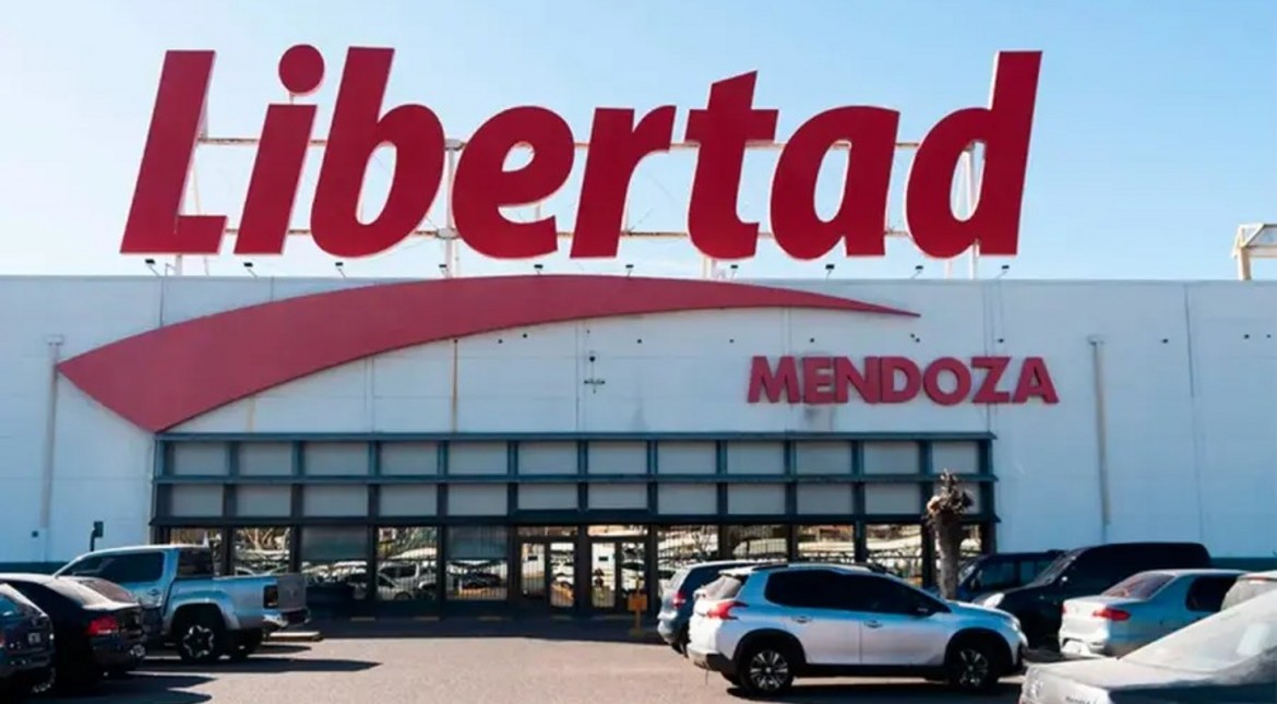 "Los vamos a extrañar": una empleada anunció por altavoz el cierre de un famoso supermercado para siempre