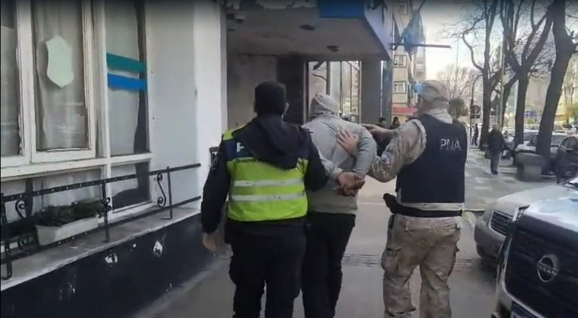Quiso robar un auto y lo descubrió la dueña