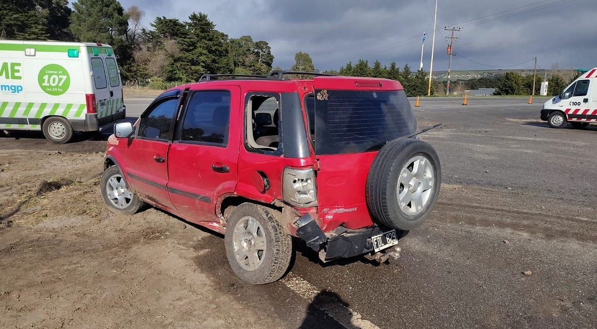 Quiso cruzar la ruta y chocó: hospitalizaron a un hombre de 75 años