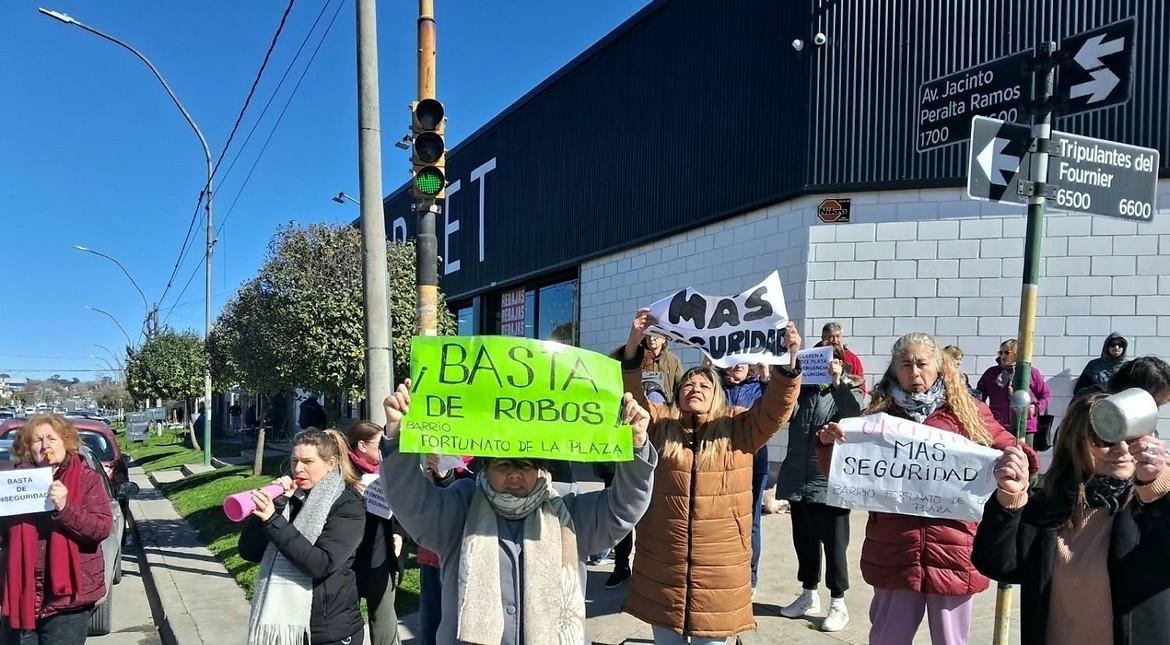 “Basta de robos”: vecinos de distintos barrios de Mar del Plata salieron a la calle para reclamar más seguridad