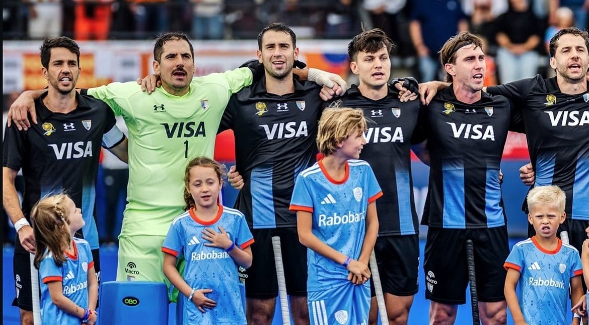 "El que no salta...": triunfazo de Los Leones ante Inglaterra