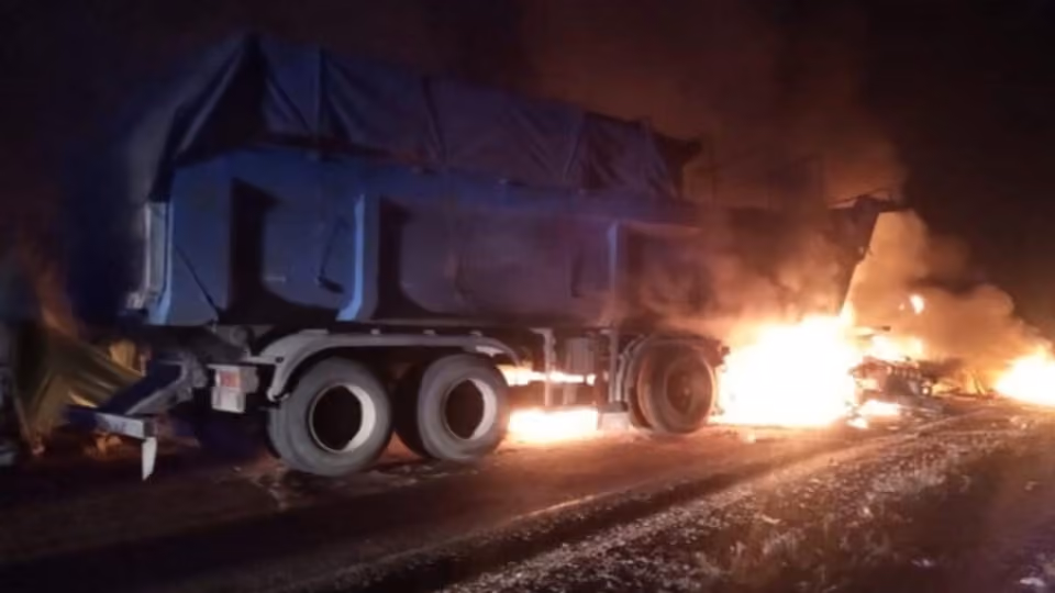 Una familia de Buenos Aires murió al chocar con un camión cisterna en la ruta 34: explosión, fuego y tres víctimas fatales