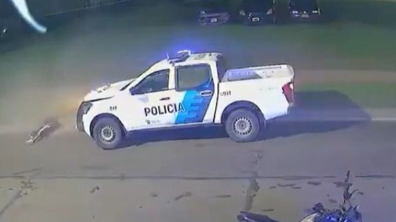 Argentina: patrullero que acudía a una emergencia del 911 atropelló a un peatón en Don Orione