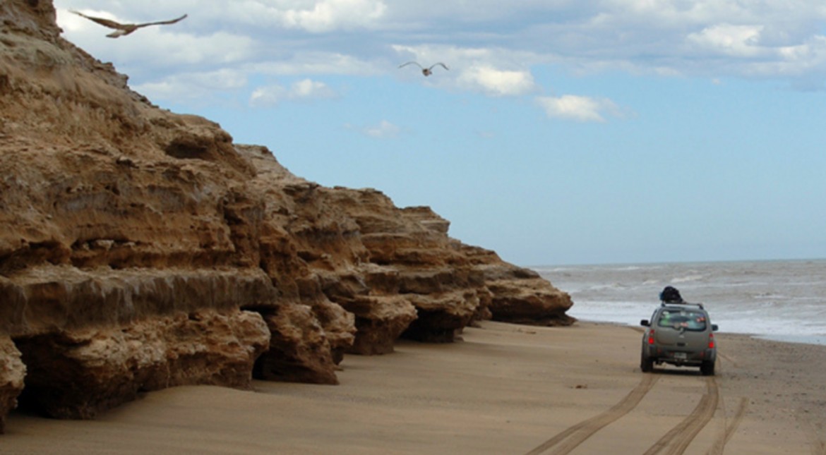 Un hotel abandonado, fósiles y solo 4 vecinos: así es el rincón más solitario de la costa bonaerense