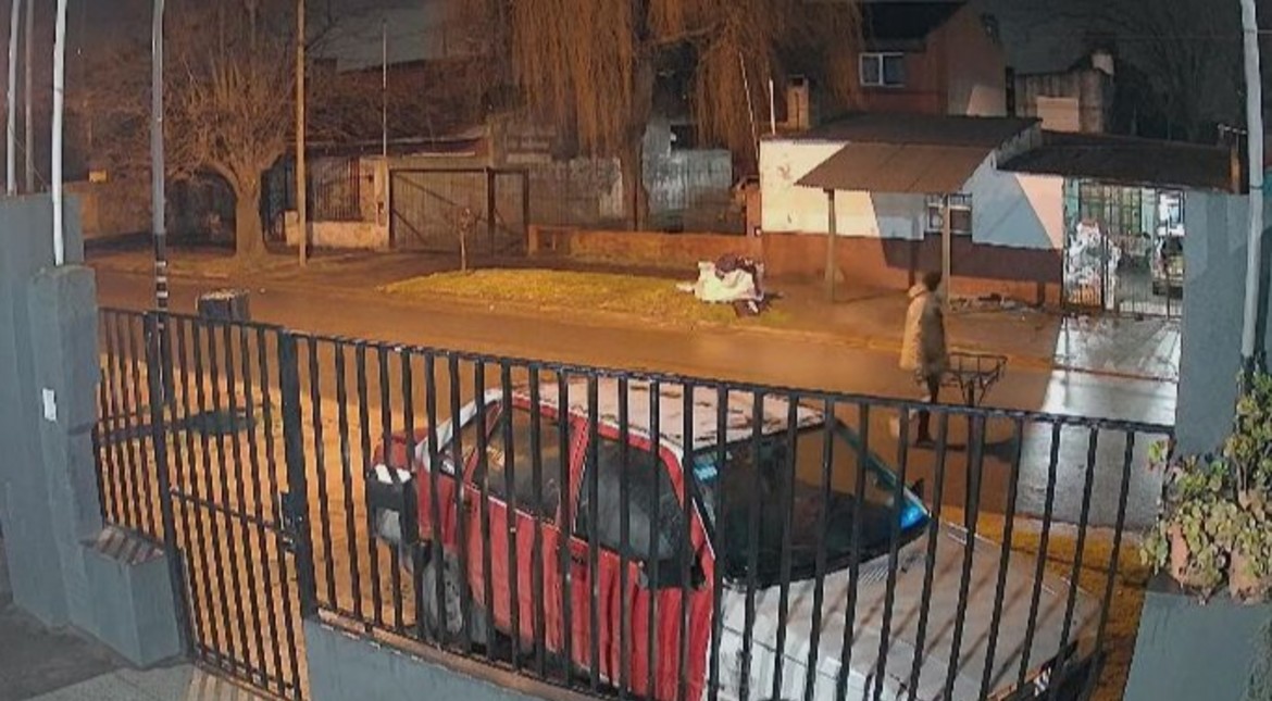Video: cortan la luz de un pilar para robar en una casa