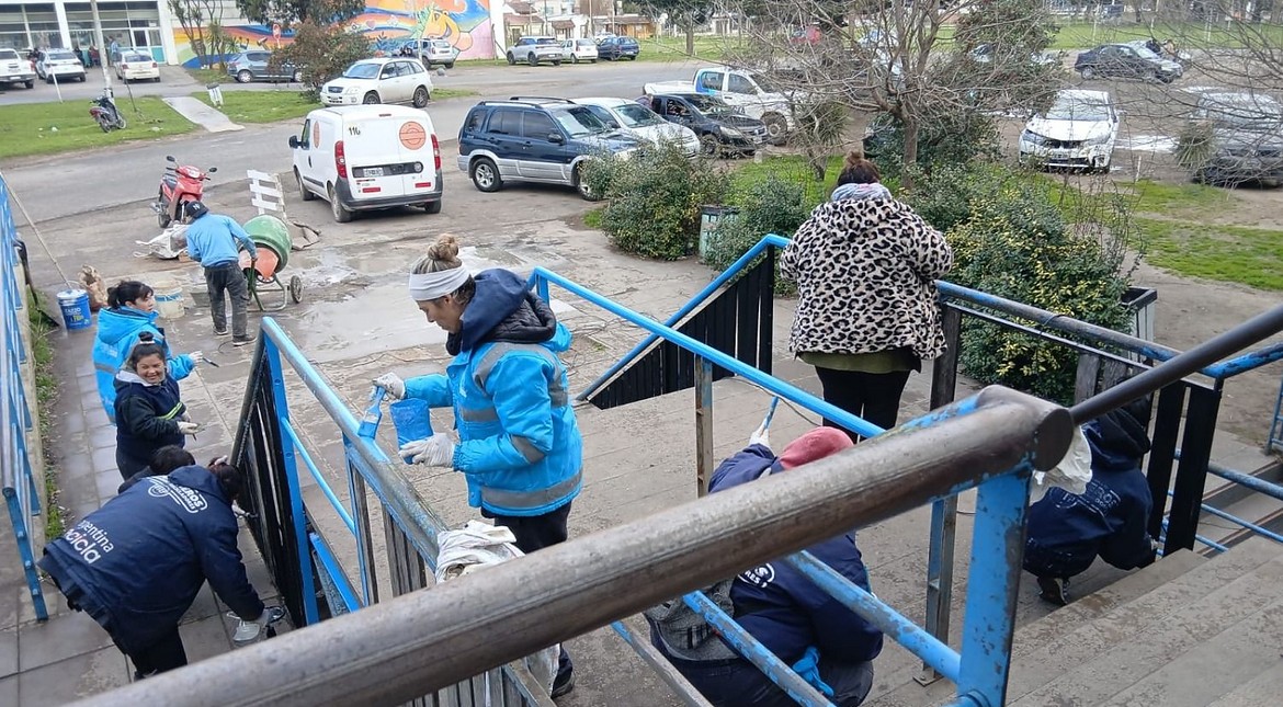 Con una masiva participación comunitaria, concluyó la jornada solidaria de pintura y mantenimiento en el Higa