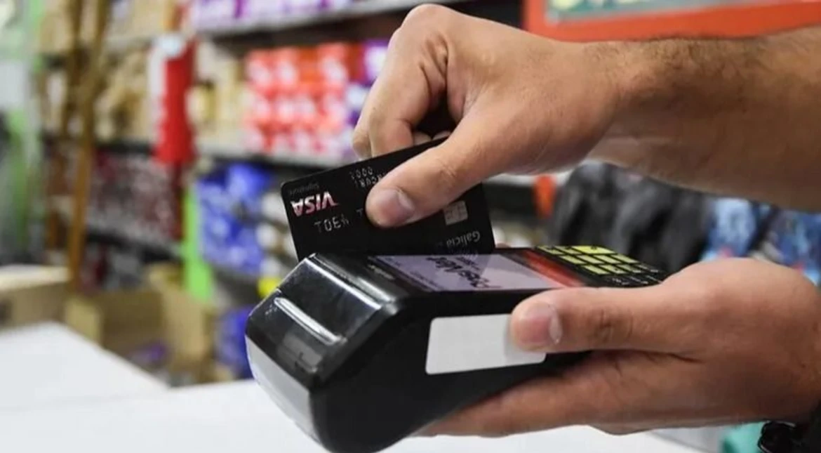 Compras de súper con tarjeta y préstamos "gota a gota": advierten por el endeudamiento de las familias marplatenses