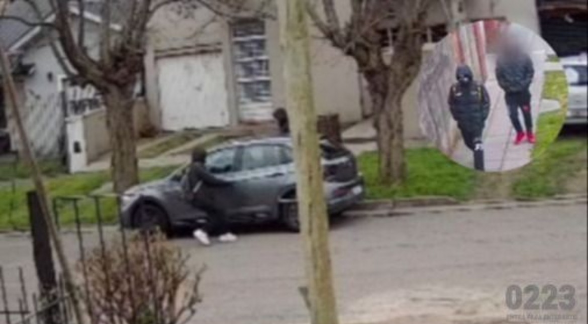 Dos menores lo encañonaron y le robaron el auto cuando entraba a su casa
